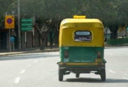 Maharajganj News : एक छोटी सी चूक से 40 फीट गहरी रोहिन नदी में समाई ऑटो, जानिए कैसे टाला बड़ा हादसा