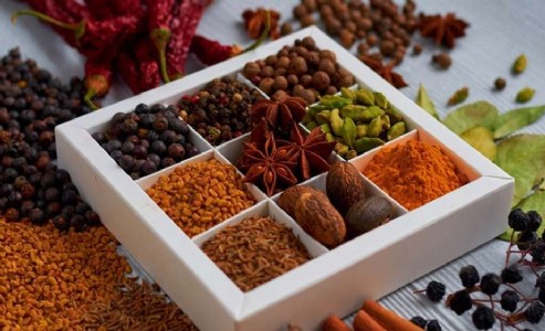 Maharajganj News : शादियों के सीजन में भारत-पाक तनाव के चलते बढे मसालों के दाम, बढ़ी मेजबानों की चिंता