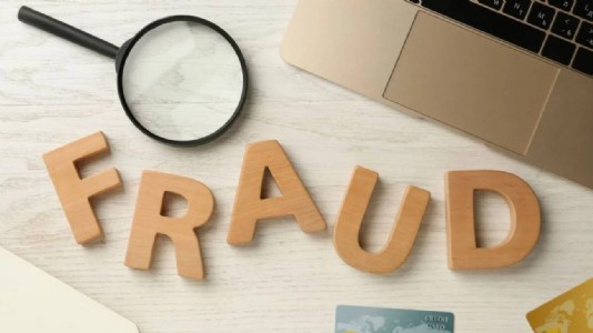 Maharajganj News : नकली अंगूठा और जमीन हड़पने की साजिश! इस तरह बनाया फर्जी बैनामा, दर्ज हुई एफआईआर