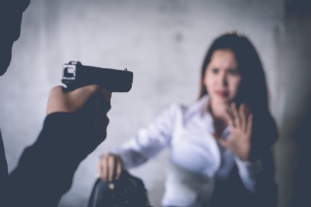 Maharajganj News : स्टेशन के पास नाबालिग से छीने 230 रुपये ! 9 लोगों पर दर्ज हुआ लूट का केस