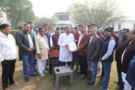 Maharajganj Politics : जनता दर्शन में उठी समस्याएं ! मंत्री पंकज चौधरी ने लिए कौन से बड़े फैसले ?