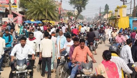 Maharajganj News : तीन घंटे जाम से शहर में त्राहिमाम ! आखिर क्यों जाम में फंसा महराजगंज