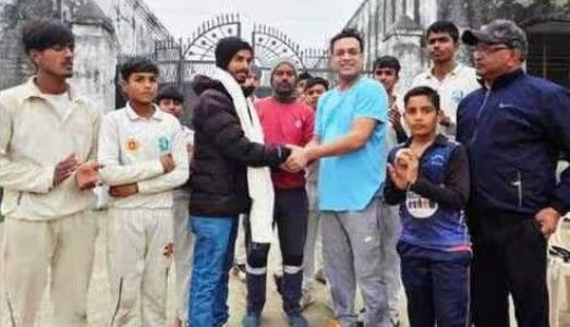 Maharajganj News :नेपाल की बर्फीली राहों पर गूंजा हिंदुस्तान का परचम! महराजगंज के युवक ने 350 KM पैदल चलकर थोरांगला पास पर फहराया तिरंगा