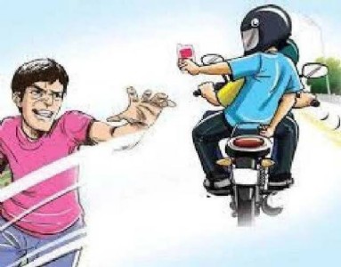 Maharajganj : कारीडीहा में दिनदहाड़े मोबाइल लूट, युवक घायल, बदमाश फरार