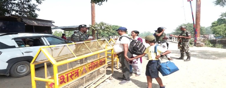 Maharajganj : संदिग्धों की सूचना के बाद सीमावर्ती 12 गांवों में गश्त तेज