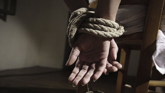 UP News : मोबाइल दोस्ती बनी मुसीबत, नाबालिग को नेपाल ले जाने की कोशिश करने वाले तीन गिरफ्तार