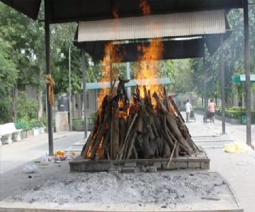 मुंबई में ही हुआ मां-बेटियों का अंतिम संस्कार, हरैया पंडित गांव में पसरा मातम