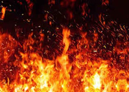 Maharajganj News : पति और नन्दोई पर घर में आग लगाने का महिला ने लगाया आरोप, केस दर्ज