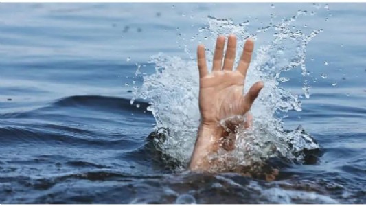 Maharajganj News : होली की खुशी मातम में बदली! नदी में नहाने गया किशोर डूबा, दोस्तों के सामने चली गई जान