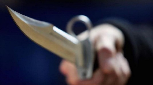 Maharajganj News : 15 साल तक रहे पति-पत्नी की तरह, फिर शादी का दबाव बनाने पर किया था चाकू से वार