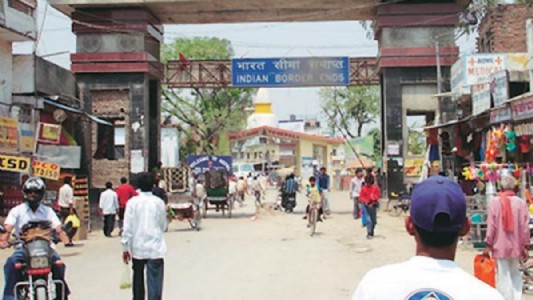 Maharajganj News : क्रीम के डिब्बों में छुपा लाखों का खेल! बॉर्डर पर बड़ा खुलासा