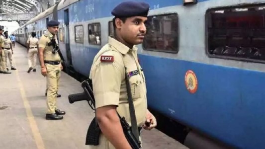 Maharajganj News : रेल यात्रियों की सुरक्षा पर जीआरपी की सख्ती, अब रनिंग स्क्वॉड को देना होगा फुल रिपोर्ट