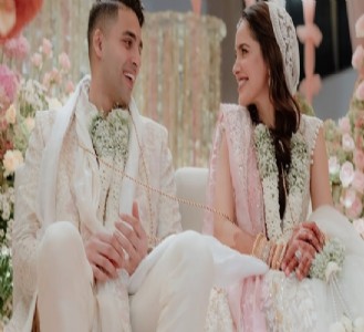 Bollywood News : फैंस को सरप्राइज देते हुए अब इस एक्ट्रेस ने की अपने बचपन के प्यार से शादी