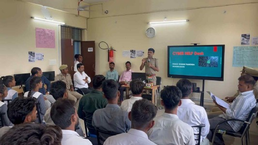 Maharajganj News : आईटीआई फरेंदा में साइबर क्राइम अवेयरनेस कार्यक्रम का सफल आयोजन