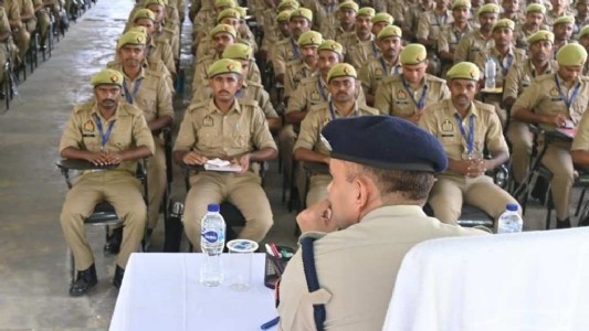 Maharajganj News : SP ने अचानक किया RTC का अचानक निरीक्षण और रिक्रूट्स को दिए ये मंत्र