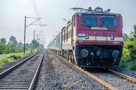 Maharajganj News : अब आखिरी वक्त पर टिकट कैंसिल किया तो नहीं मिलेगा पैसा! जानें रेलवे का नया नियम