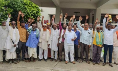 Maharajganj News : आम आदमी पार्टी ने निचलौल तहसील पर प्रदर्शन कर नया आधार कार्ड व सुधार की मांग की