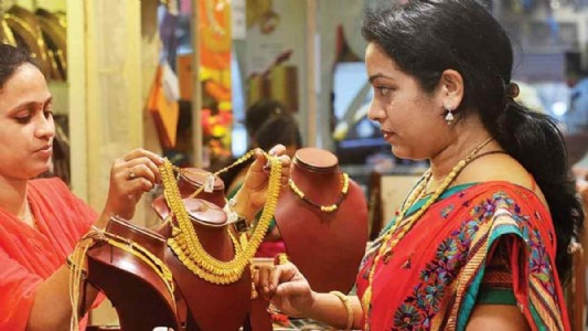 Gold Rate 9 carat : अब 9 कैरेट सोने के आभूषणों की बढ़ी मांग, कम दाम और आकर्षक डिज़ाइन बने लोगों की पसंद