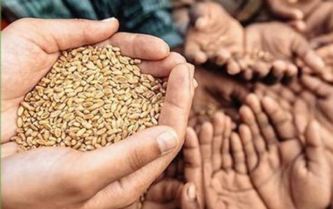 Maharajganj News : कोटेदार के खिलाफ फूटा गाँववालों का गुस्सा, तीन महीने से नहीं मिल रहा राशन