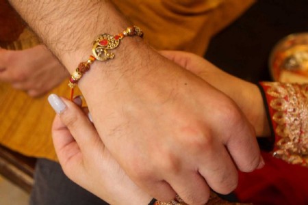 Rakshabandhan timing : इस बार रक्षाबंधन पर बना शुभ संयोग, जानें कब राखी बांधना है उत्तम