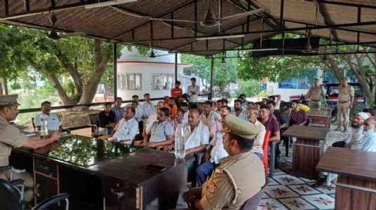 Maharajganj News : कोल्हुई में पीस कमेटी की बैठक, अराजक तत्वों से निपटने को पुलिस तत्पर