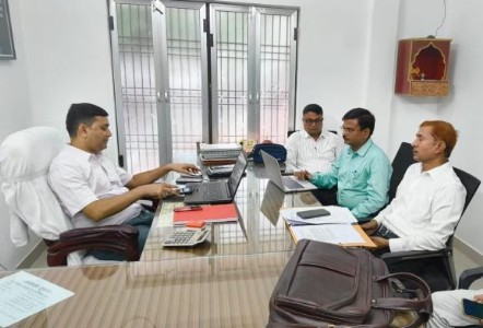 Maharajganj News : महराजगंज रजिस्ट्री विभाग पर आयकर विभाग का छापा, पैन कार्ड उपयोग की हो रही जांच
