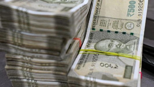 Maharajganj News : बॉर्डर पर भाग रहा था बाइक सवार, पीछा करने पर खुला 14 लाख का राज!