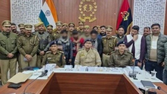 Gorakhpur News : रिटायर्ड लेखपाल के घर की डकैती का बड़ा खुलासा! पुलिस के हत्थे चढ़े तीन और शातिर, और बरामद हुई ये चीज़ें