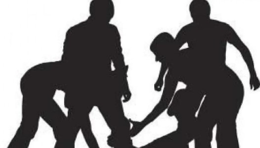 Maharajganj News : खेत के विवाद में ऐसी दरिंदगी ! गर्भवती बेटी संग मां पर घर में घुसकर लाठी-डंडों से हमला