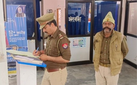 Maharajganj News : सोमवार से पहले अलर्ट मोड! छुट्टी के बाद बैंक खुले तो हर कोना पुलिस की नजर में