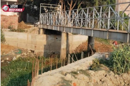 महराजगंज में 40 लाख रुपये से बन रहा लोहे का पुल, शहर को मिलेगी जाम से राहत