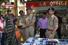 महराजगंज पुलिस ने 115 खोए हुए मोबाइल बरामद कर उनके मालिकों को सौंपे