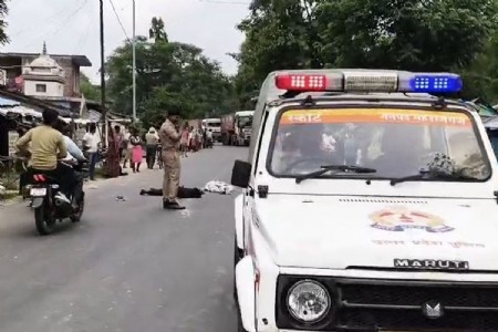 महराजगंज में तेज रफ़्तार ट्रक ने बाइक को मरी टक्कर, दो की मौत