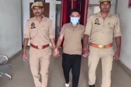 Maharajganj News: सोशल मीडिया पर आपत्तिजनक वीडियो प्रसारित करने के आरोप में युवक गिरफ्तार
