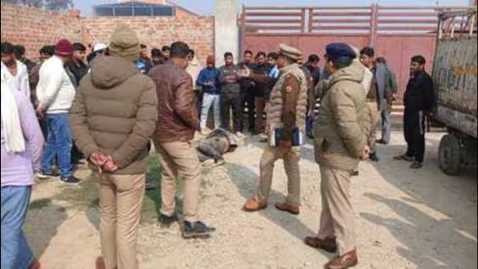 Maharajganj News : रात में घर के लिए निकला स्वर्ण व्यवसायी… सुबह पुल पर मिली लाश! बाइक पास में, कपड़े गायब