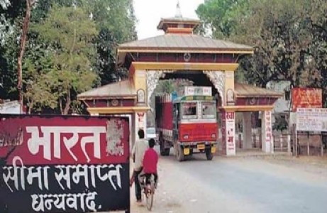 Maharajganj News : सीमा पर बड़ी कार्रवाई! नेपाल तस्करी से पहले 140 बोरी ये माल जब्त, गांव में हड़कंप