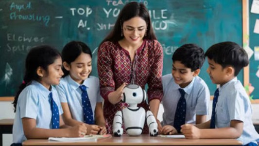 Maharajganj News : अब मोबाइल से बनेंगे ऐप और सीखेंगे AI! नए सत्र में छात्रों को ‘कोड योगी’ से तकनीकी ताकत