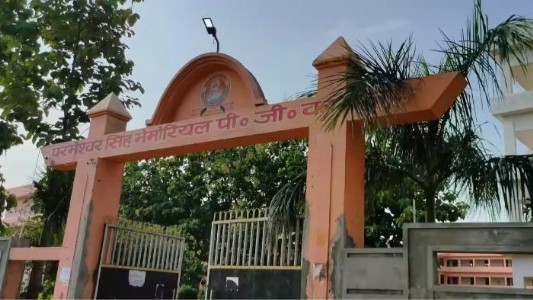 Maharajganj News : जब मंच पर जीवंत हुईं वीरांगनाएं! छात्राध्यापकों ने ‘महिला शक्ति’ की गूंज से भर दिया आनंदनगर