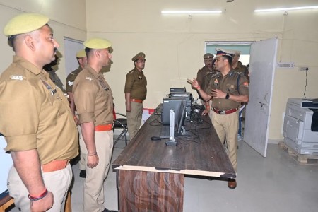 Maharajganj News : डीआईजी एस. चनप्पा का वार्षिक निरीक्षण: कानून-व्यवस्था पर कड़ा फोकस, त्योहारों को लेकर विशेष अलर्ट