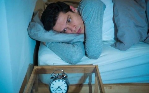 Maharajganj News : युवाओं की ‘उड़ी नींद’ का अलार्म ! अनिद्रा से बढ़ रहा इस बीमारी का खतरा