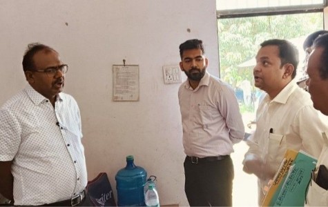 Maharajganj News : कलेक्टरेट के स्ट्रांग रूम में कड़ी चौकसी, डीएम ने खुद परखी ईवीएम की सुरक्षा व्यवस्था