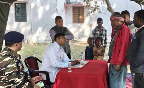 Maharajganj News : सीमाई गांवों में राहत की सांस: एसएसबी का मुफ्त मेडिकल कैंप, 114 ग्रामीणों का उपचार