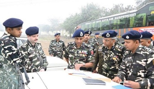 Maharajganj News : सीमा पर बढ़ी हलचल! अचानक सोनौली पहुंचे एसएसबी डीजी, नेपाल बॉर्डर की सुरक्षा परखी