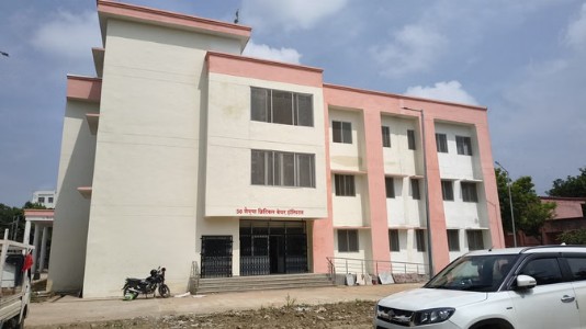 Maharajganj News : 16 करोड़ की क्रिटिकल केयर यूनिट तैयार, फिर भी ताले में कैद! कब मिलेगा गंभीर मरीजों को सहारा?