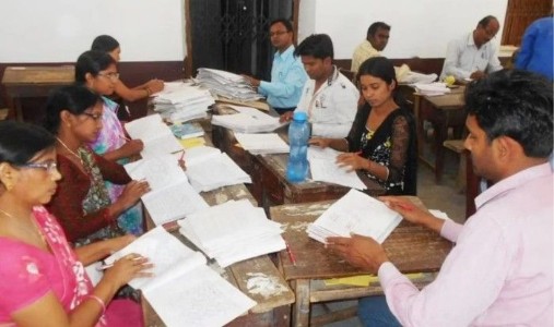 Maharajganj News : यूपी बोर्ड कॉपियों का मूल्यांकन 18 मार्च से, सीसीटीवी की निगरानी में 3 केंद्रों पर जंचेंगी कॉपियां