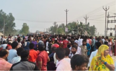 Maharajganj News : एक मौत ने रोक दी शहर की रफ्तार… सड़क पर उतर आया पूरा गांव