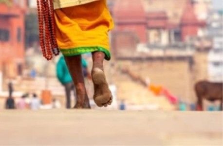 Maharajganj News : 35 साल बाद साधु बनकर लौटा पति ! फिर क्या हुआ जो परिवार ठगा सा रह गया, पढ़िए डिटेल्स