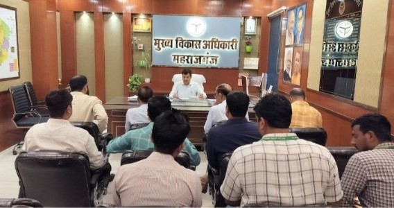 Maharajganj News : धीमे काम पर CDO सख्त: 31 मार्च तक अधूरे निर्माण पूरे करने का अल्टीमेटम