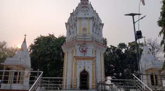 Shiv Temple In Maharajganj : जमीन से प्रकट हुआ शिवलिंग ! सदियों पुराना हरपुर महंत का रहस्यमयी शिव मंदिर
