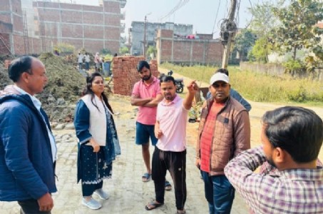 Maharajganj News : होली से पहले प्रशासन की चौकसी, एसडीएम और सीओ ने किया होलिका दहन स्थलों का निरीक्षण